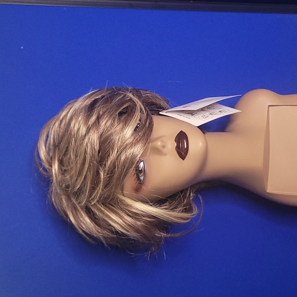 Swiking heat resistant synthetic fiber wig NWT Model: 8034 Color: 3M# - Picture 1 of 5